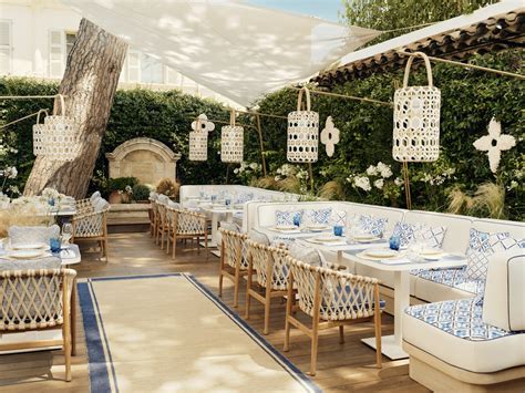 saint tropez restaurant louis vuitton
